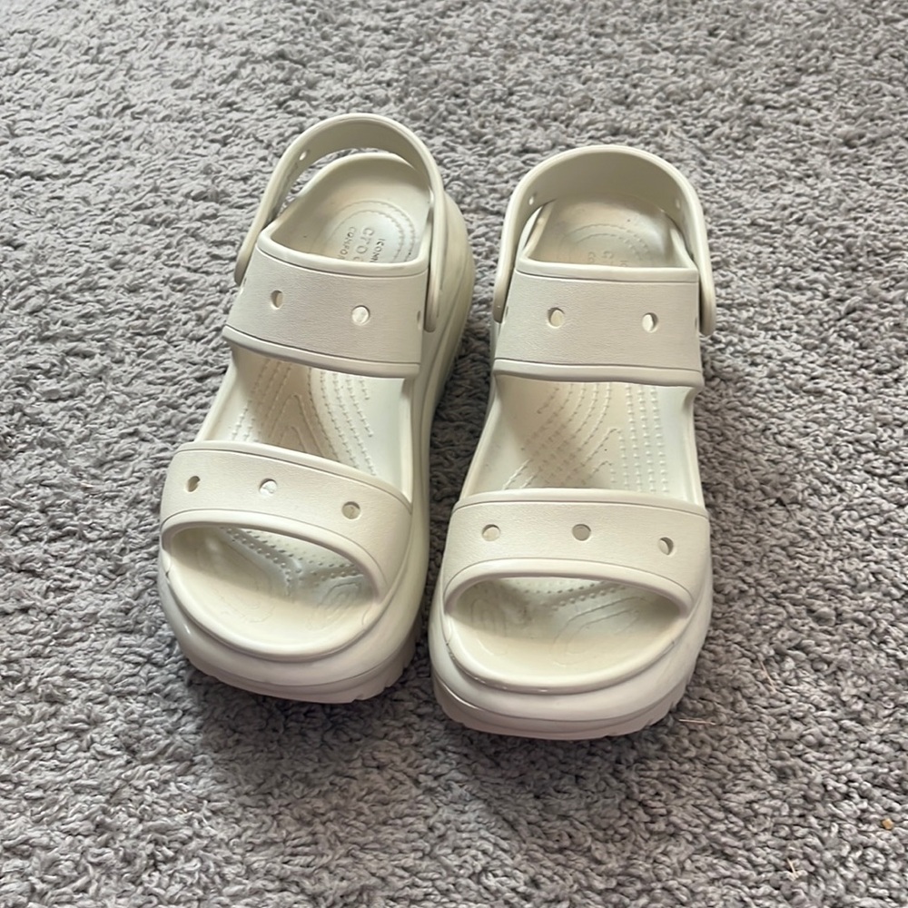 Crocs Mega Crush Sandals in color Bone size m6/w8. - Picture 1 of 3